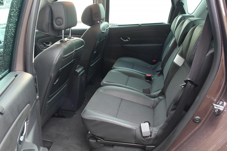 Интерьер Renault Scenic 2013 года  (фото 14 из 34)
